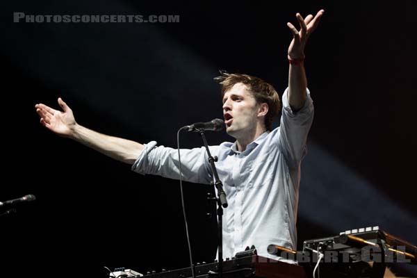 CUT COPY - 2011-10-28 - PARIS - Espace Charlie Parker - Grande Halle - 